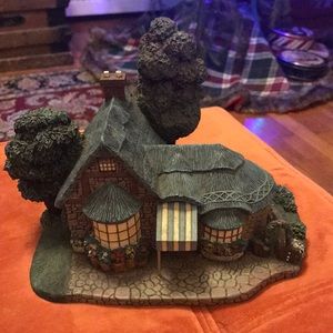 Hawthorne village Falbrooke Florist sculpture